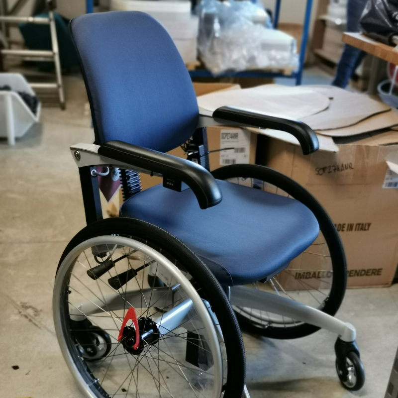 Fauteuil roulant handicap TrippleWheels réglable en hauteur Handicap - Idéal entrepôt/atelier
